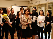 Կնոջ առեղծվածային, սև զգեստը